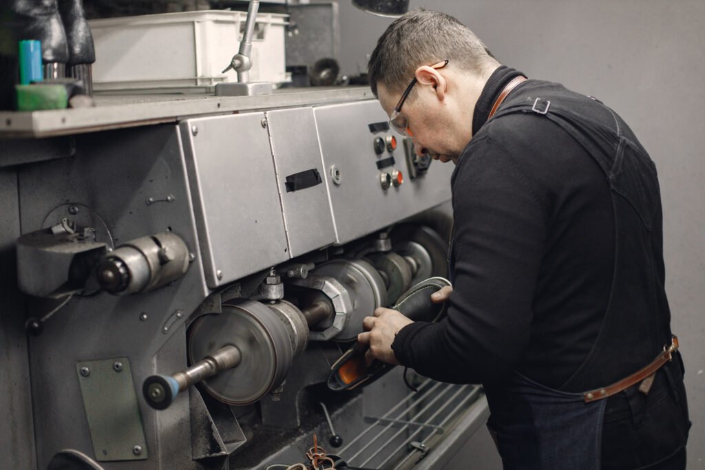 Machinist waiting at an idle CNC machine due to missing tooling